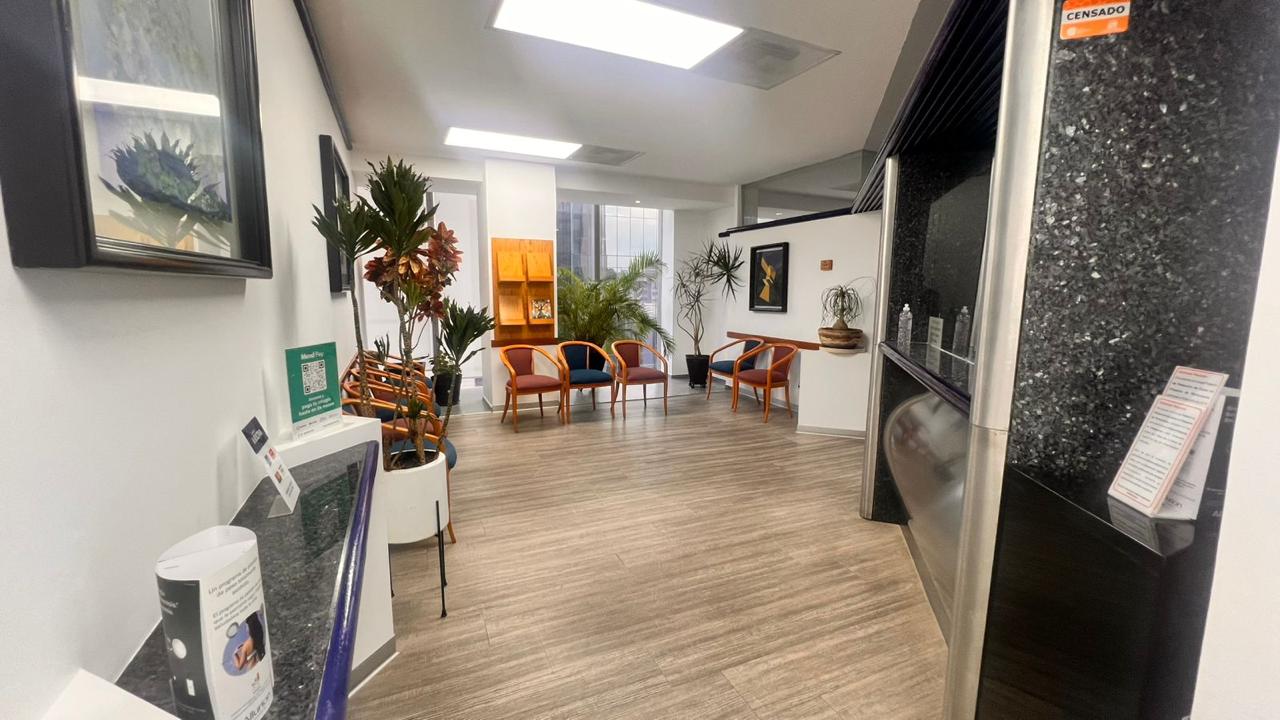 Espacio interior de atención médica de cirugía general y bariátrica en CDMX